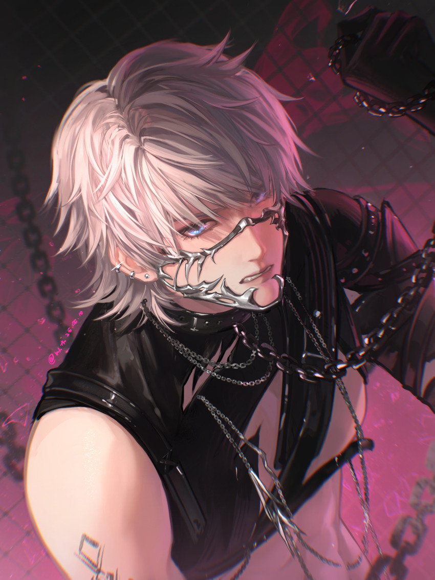 1boy absurdres black_shirt blue_eyes chain clenched_teeth cropped_shirt ear_piercing earrings grey_hair highres jewelry looking_at_viewer love_and_deepspace male_focus muzzle_(mask) piercing purple_background shirt short_hair sleeveless sleeveless_shirt solo stud_earrings teeth toned toned_male torn_clothes torn_shirt upper_body xavier_(love_and_deepspace) xiaoji_chuangzao