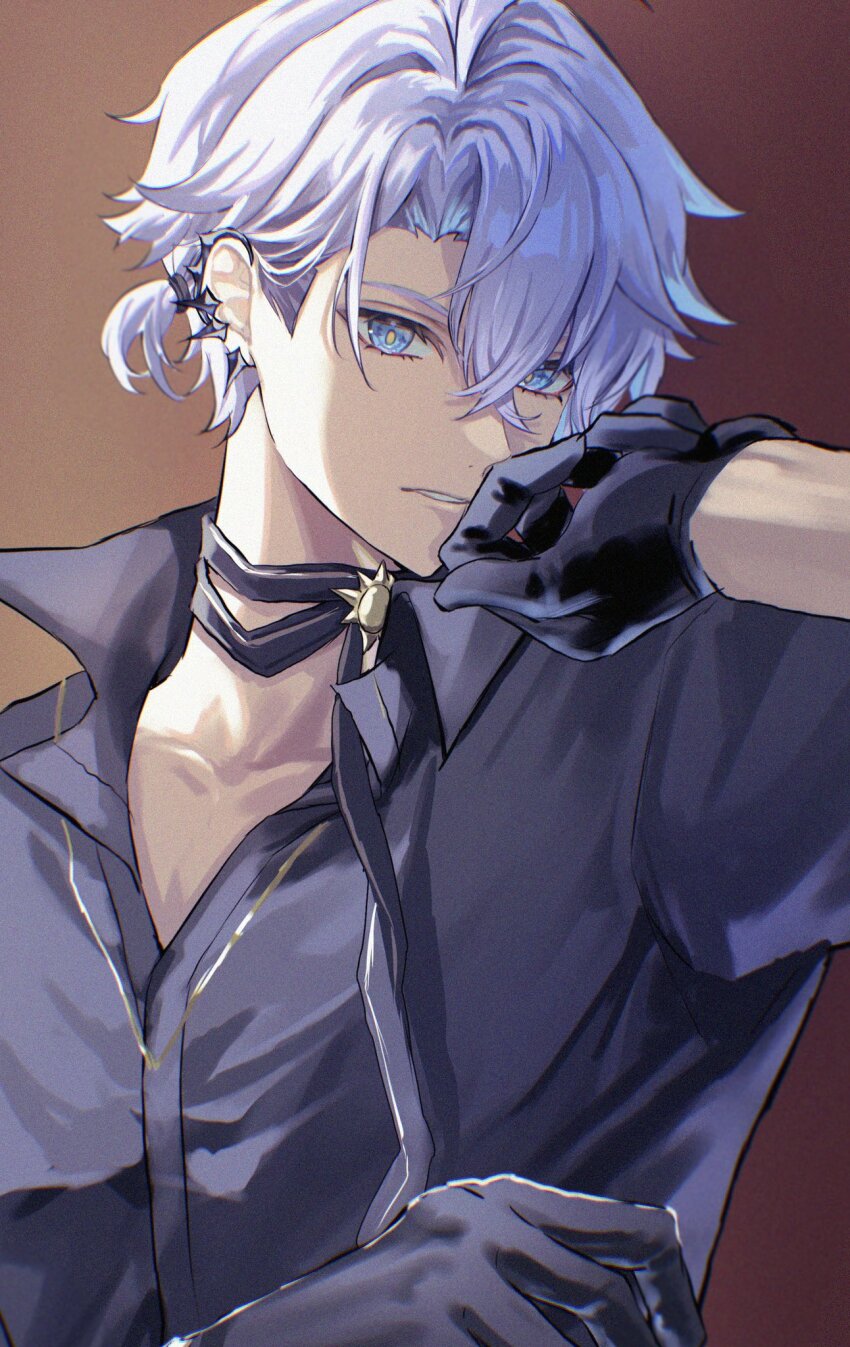 1boy black_choker black_gloves black_shirt blue_eyes choker collared_shirt earclip gloves half_gloves hand_up hashtag-only_commentary highres honkai:_star_rail honkai_(series) looking_at_viewer male_focus official_alternate_costume parted_bangs pectoral_cleavage pectorals phainon_(fashion)_(honkai:_star_rail) phainon_(honkai:_star_rail) ponytail shiro_(deucqvhzjb2blzg) shirt short_hair solo upper_body white_hair