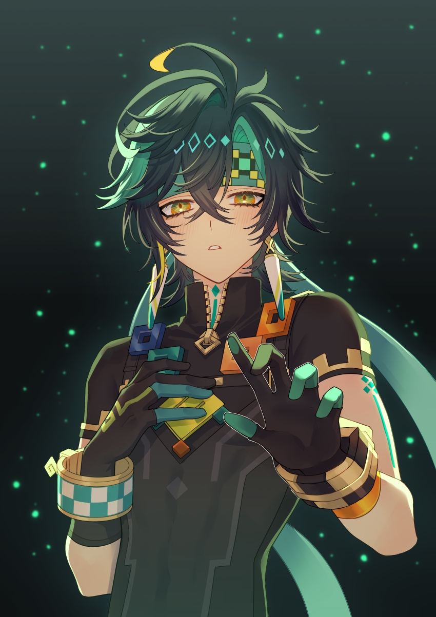 1boy absurdres antenna_hair black_gloves black_hair black_shirt blonde_hair blush bracelet chinese_commentary colored_inner_hair commentary_request crossed_bangs ear_piercing earrings erzplubdduik93g genshin_impact gloves green_eyes green_hair green_headband hair_between_eyes hand_on_own_chest headband highres jewelry kinich_(genshin_impact) looking_at_viewer male_focus multicolored_eyes multicolored_hair parted_bangs parted_lips piercing shirt short_hair short_sleeves solo spiked_ear_piercing streaked_hair upper_body white_background yellow_eyes