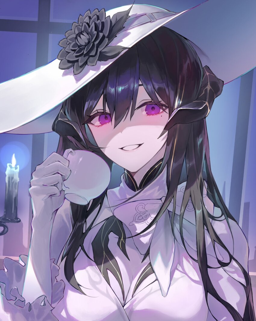 1girl black_flower black_hair breasts cleavage constance_(honkai:_star_rail) cup demon_girl demon_horns dress flower gloves hair_between_eyes hand_up hat hat_flower highres holding holding_cup honkai:_star_rail honkai_(series) horns ien_(to_yen) large_breasts long_hair looking_at_viewer parted_lips purple_eyes smile sun_hat teacup unfinished upper_body white_dress white_gloves white_hat