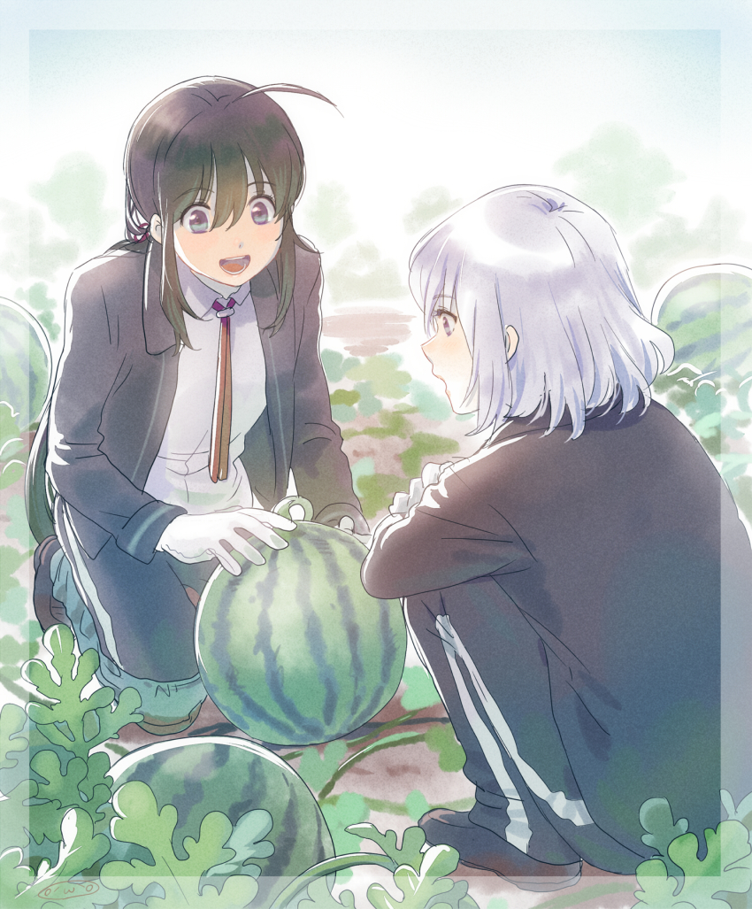 2boys ahoge black_hair collared_shirt food fruit garden gloves highres honebami_toushirou kneeling leaf male_focus mizuhara_aki multiple_boys namazuo_toushirou open_mouth pants purple_eyes shirt smile squatting touken_ranbu track_pants watermelon white_gloves white_hair
