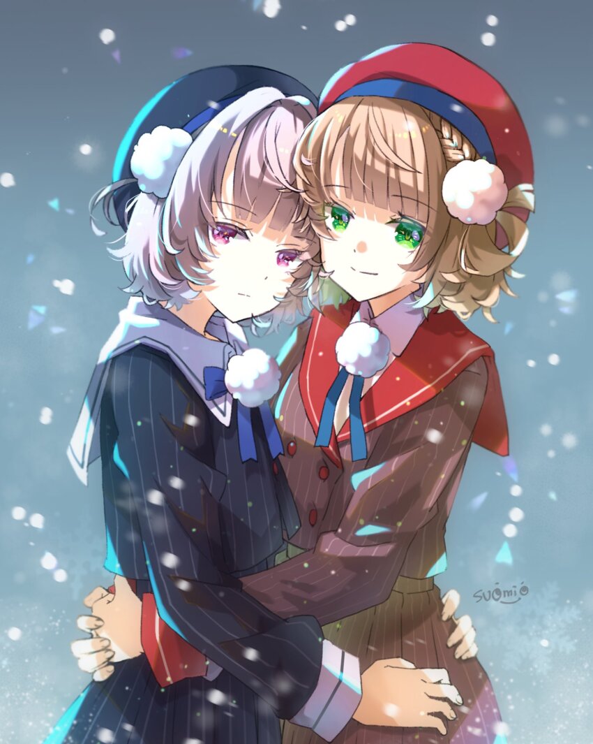 2girls black_hat black_shirt blonde_hair brown_shirt closed_mouth green_eyes grey_hair hair_ornament hat highres indie_virtual_youtuber looking_at_viewer multiple_girls pink_eyes pom_pom_(clothes) pom_pom_hair_ornament red_hat red_sailor_collar sailor_collar shigure_ui_(vtuber) shirt signature suomio ui_(voisona) virtual_youtuber voisona white_sailor_collar