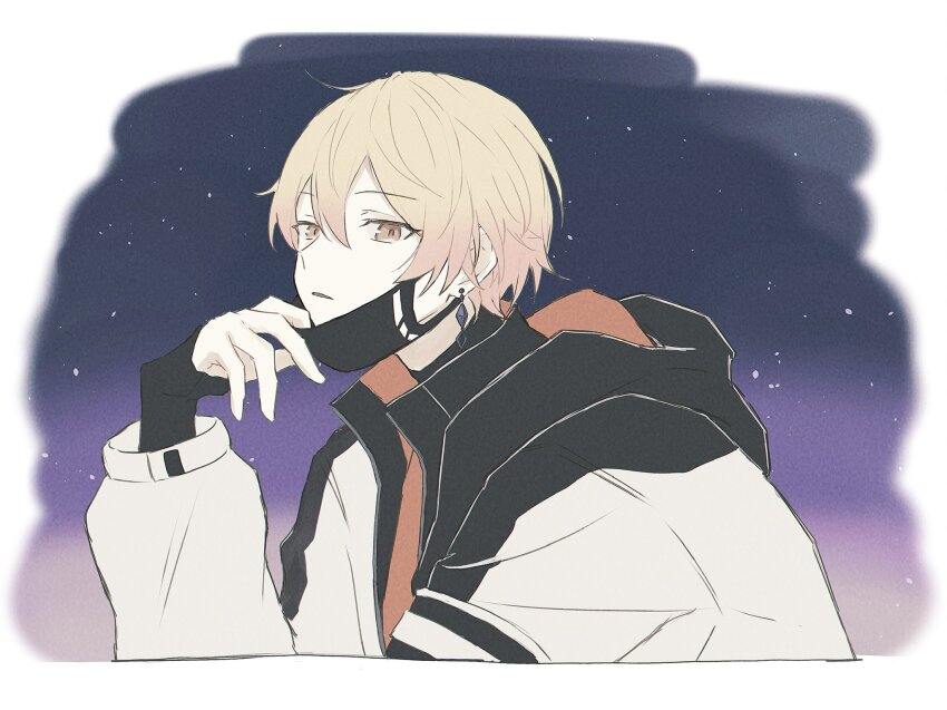 1boy black_mask blonde_hair earrings gradient_hair gyakkou_no_lens_flare_(project_sekai) hair_between_eyes hand_up highres jewelry long_sleeves looking_at_viewer male_focus mask mouth_mask multicolored_hair night night_sky official_alternate_costume oral orange_hair project_sekai short_hair sky solo star_(sky) tenma_tsukasa tori_(tym_tori) upper_body