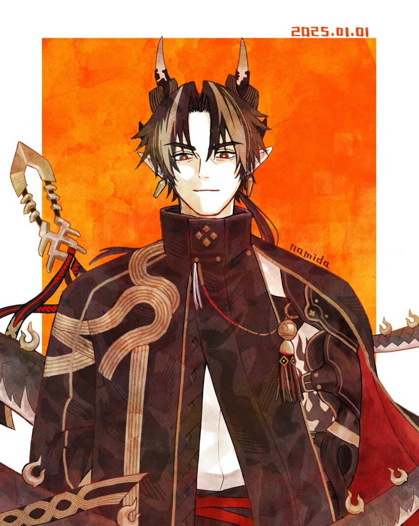 1boy arknights artist_name black_hair black_jacket blonde_hair bright_pupils chongyue_(arknights) closed_mouth commentary dated earrings hair_between_eyes hair_intakes high_collar highres horns jacket jewelry light_smile long_hair looking_at_viewer male_focus multicolored_hair pointy_ears ponytail red_eyes sasark73_(namida) solo streaked_hair tail upper_body white_pupils
