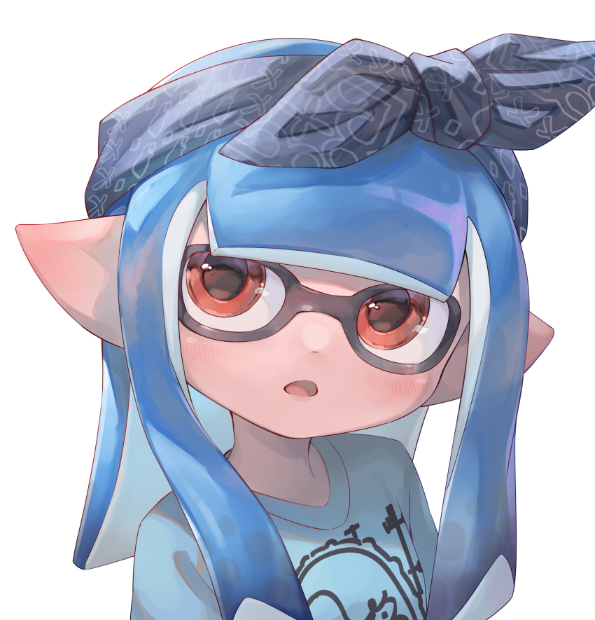 1girl absurdres blue_bow blue_hair blue_hairband blue_shirt bow bow_hairband commentary_request gakusei_noa hairband highres inkling inkling_girl inkling_player_character long_hair nintendo open_mouth pointy_ears print_shirt red_eyes shirt simple_background solo splatoon_(series) splatoon_3 tentacle_hair upper_body white_background