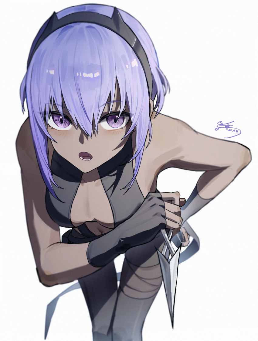 1girl absurdres bare_arms bare_shoulders black_gloves black_hairband blush breasts breasts_apart center_opening chinese_commentary commentary dagger dark-skinned_female dark_skin dated fate_(series) feet_out_of_frame fingerless_gloves gloves hair_between_eyes hairband hand_on_own_hip hassan_of_serenity_(fate) highres holding holding_dagger holding_knife holding_weapon knife leaning_forward looking_at_viewer midriff navel purple_eyes purple_hair signature simple_background small_breasts solo thigh_gap weapon white_background yisjhui