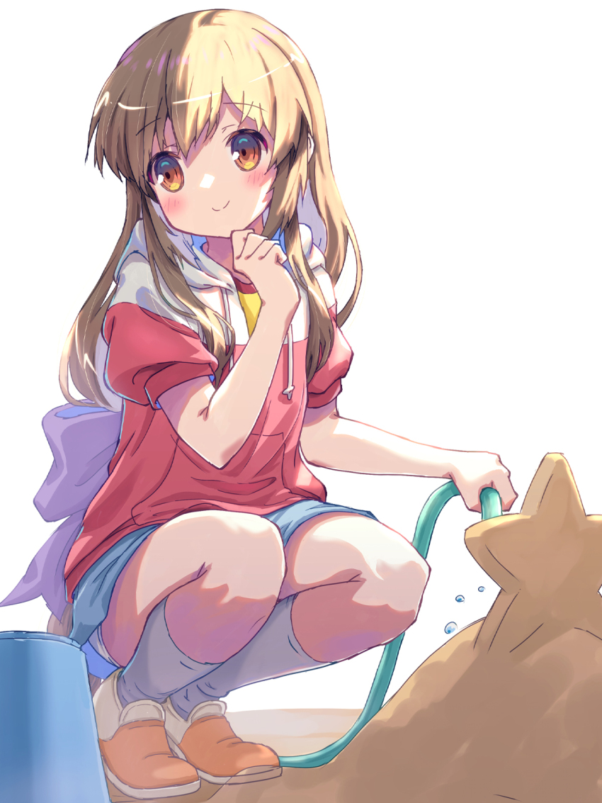 1girl akayama_yukihe alternate_costume blush bow brown_eyes brown_hair bucket c: clannad closed_mouth commentary_request full_body hair_between_eyes hair_bow happy highres holding holding_hose hood hood_down hoodie hose ibuki_fuuko kneehighs long_hair looking_to_the_side low-tied_long_hair puffy_short_sleeves puffy_sleeves purple_bow red_hoodie sand_sculpture short_sleeves sidelighting sidelocks simple_background smile socks solo split_mouth squatting star_(symbol) tareme tiptoes very_long_hair water_drop white_background white_socks