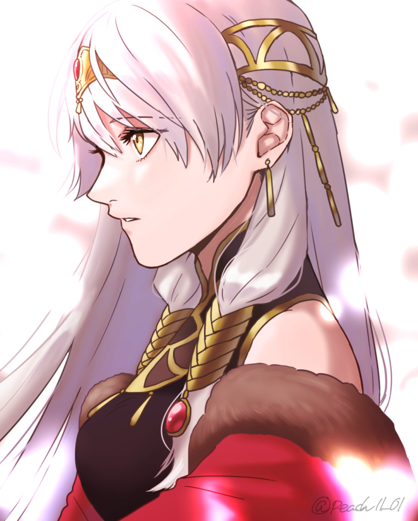 1girl black_dress cape dress earrings fire_emblem fire_emblem:_radiant_dawn fire_emblem_cipher fire_emblem_heroes from_side half_updo highres jewelry light_particles long_hair micaiah_(fire_emblem) micaiah_(radiant_queen)_(fire_emblem) nintendo parted_lips profile red_cape shamu_(peach11_01) sleeveless sleeveless_dress solo tiara twitter_username upper_body yellow_eyes