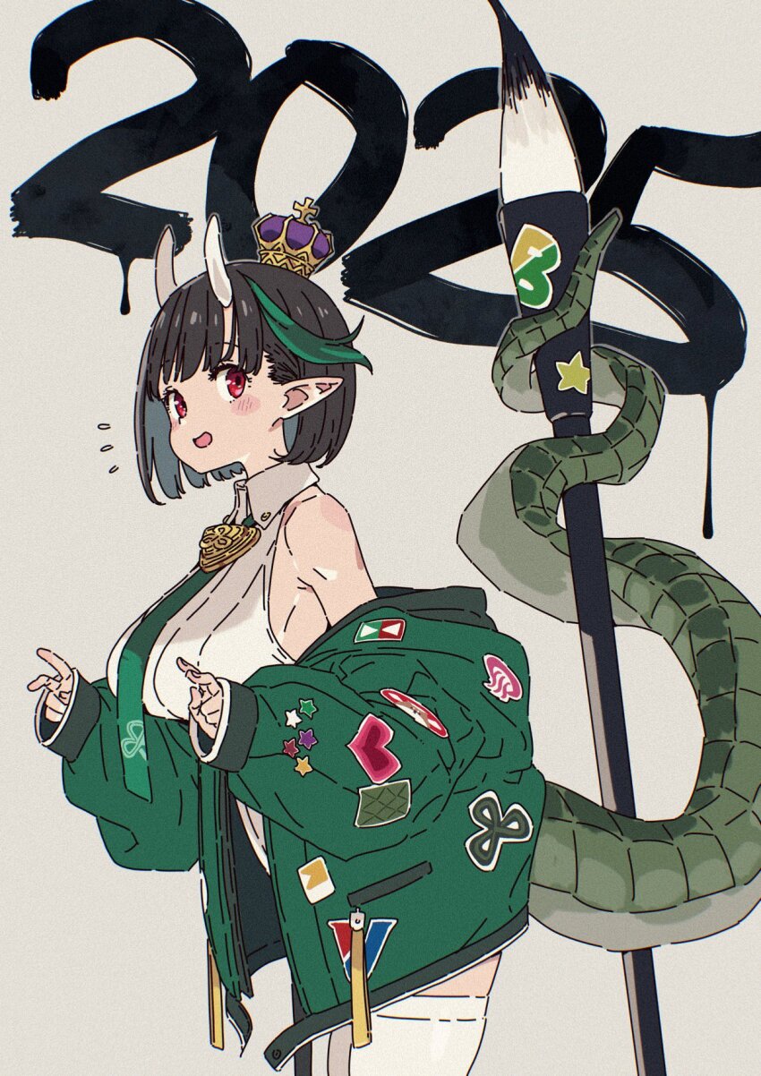 1girl 2025 bare_shoulders biscione_(fate) biscione_(second_ascension)_(fate) black_hair blush breasts calligraphy_brush collared_dress crown dragon_girl dragon_tail dress fate/grand_order fate_(series) giant_brush green_jacket highres horns imigimuru jacket large_breasts long_sleeves looking_at_viewer mini_crown multicolored_hair necktie off_shoulder open_clothes open_mouth paintbrush pointy_ears red_eyes short_dress short_hair smile solo streaked_hair tail thighhighs thighs v white_dress white_thighhighs