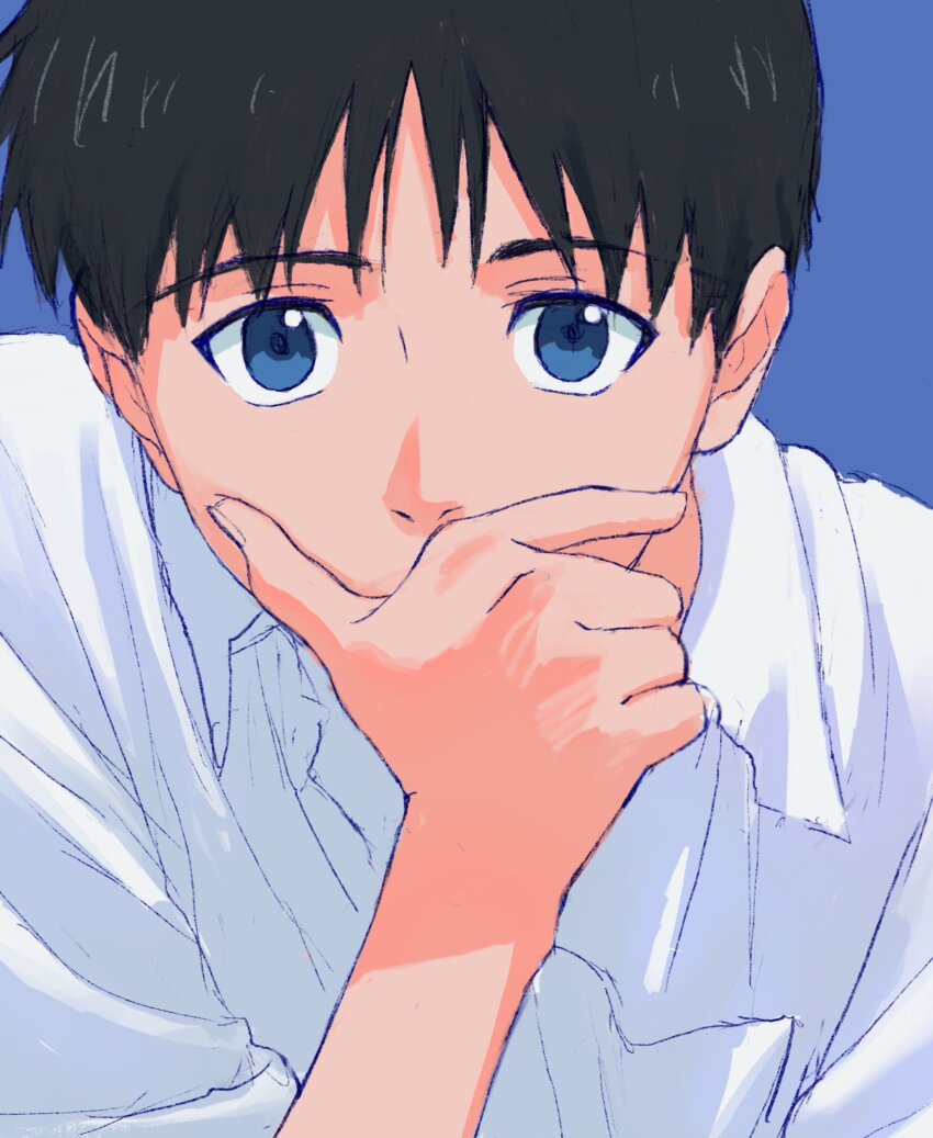 1boy arm_up black_hair blue_background blue_eyes breast_pocket collared_shirt covered_mouth covering_own_mouth hand_over_own_mouth highres ikari_shinji kura_rart male_focus neon_genesis_evangelion pocket sanpaku shirt short_hair simple_background solo upper_body white_shirt wing_collar
