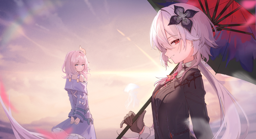 2girls arms_behind_back backlighting bare_shoulders black_flower black_gloves black_jacket blue_eyes buttons closed_mouth coat_dress corsage cyrene_(aedes_elysiae)_(honkai:_star_rail) cyrene_(honkai:_star_rail) dot_mouth double-breasted dress evernight_(honkai:_star_rail) expressionless flower gloves gradient_sky grin hair_ornament highres holding holding_umbrella honkai:_star_rail honkai_(series) jacket jellyfish jellyfish_cut lens_flare long_hair long_sleeves looking_at_viewer looking_back march_7th_(honkai:_star_rail) medium_hair memosprite multiple_girls orange_sky outdoors pink_hair profile purple_dress red_eyes red_flower sideways_glance sky sleeve_garter smile sunrise turtleneck umbrella very_long_hair ximgyeon