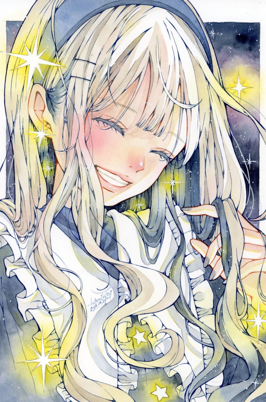 1girl blonde_hair closed_eyes frilled_shirt frills green_nails hair_between_eyes hairband highres holding holding_own_hair long_hair night night_sky open_mouth original parted_lips playing_with_hair playing_with_own_hair shirt sky smile solo sparkle star_(sky) teeth toaruocha upper_body