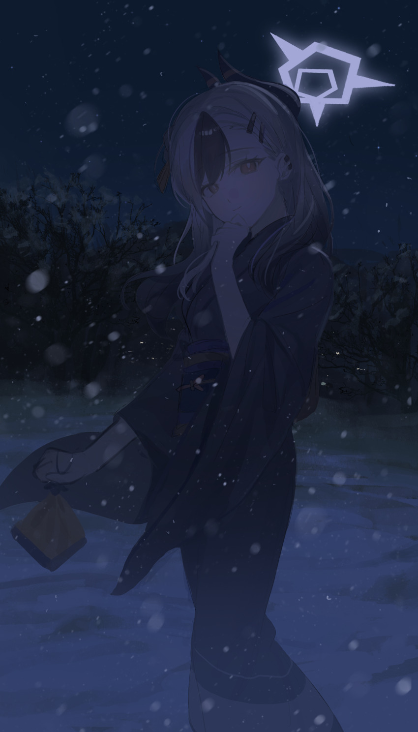 1girl absurdres bag black_kimono blue_archive closed_mouth demon_girl demon_horns ear_piercing hair_behind_ear hair_between_eyes hand_on_own_chin highres holding holding_bag horns japanese_clothes kayoko_(blue_archive) kayoko_(new_year)_(blue_archive) kimono long_hair looking_at_viewer multicolored_hair night night_sky obi piercing purple_sash red_eyes sash sidelocks sky smile snow snowing xianyusixu