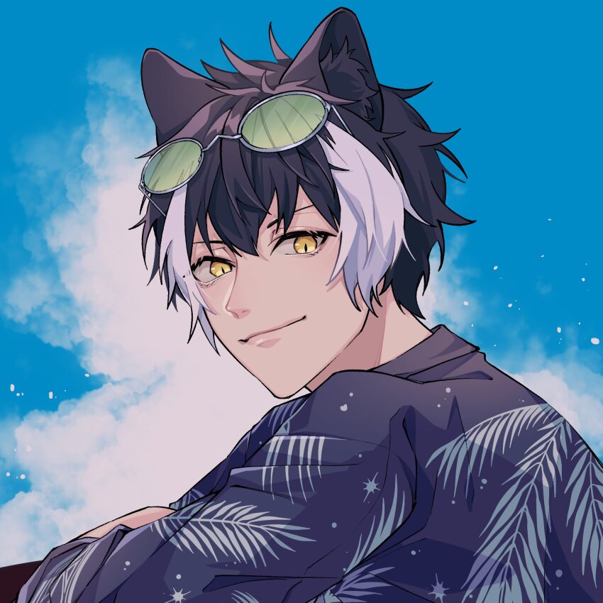 1boy animal_ears black_hair black_shirt blue_sky cloud etsuki eyewear_on_head green-tinted_eyewear grey-framed_eyewear hawaiian_shirt highres holostars jackal_ears kageyama_shien kageyama_shien_(3rd_costume) male_focus multicolored_hair round_eyewear shirt short_hair sky smile solo tinted_eyewear two-tone_hair upper_body virtual_youtuber white_hair yellow_eyes