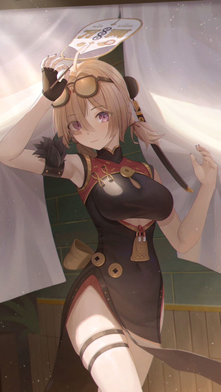 1girl absurdres arm_up black_dress black_gloves blonde_hair breasts closed_mouth commentary cutout_above_navel dress eyewear_on_head fingerless_gloves gloves hand_fan hand_up headgear highres holding holding_fan large_breasts looking_at_viewer mrotan pelvic_curtain purple_eyes short_hair single_fingerless_glove solo sunglasses sweety_(zenless_zone_zero) tinted_eyewear tuanshan yellow-tinted_eyewear zenless_zone_zero