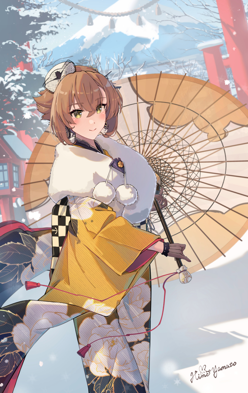 1girl black_gloves brown_gloves brown_hair day flipped_hair furisode gloves green_eyes hair_bun hat highres himeyamato holding holding_umbrella japanese_clothes kantai_collection kimono long_hair mountain mutsu_(kancolle) mutsu_(new_year)_(kancolle) new_year obi official_alternate_costume official_alternate_hairstyle oil-paper_umbrella outdoors print_kimono red_eyes sash short_hair single_hair_bun smile snow solo standing tilted_headwear torii tree umbrella white_kimono wide_sleeves winter yellow_kimono