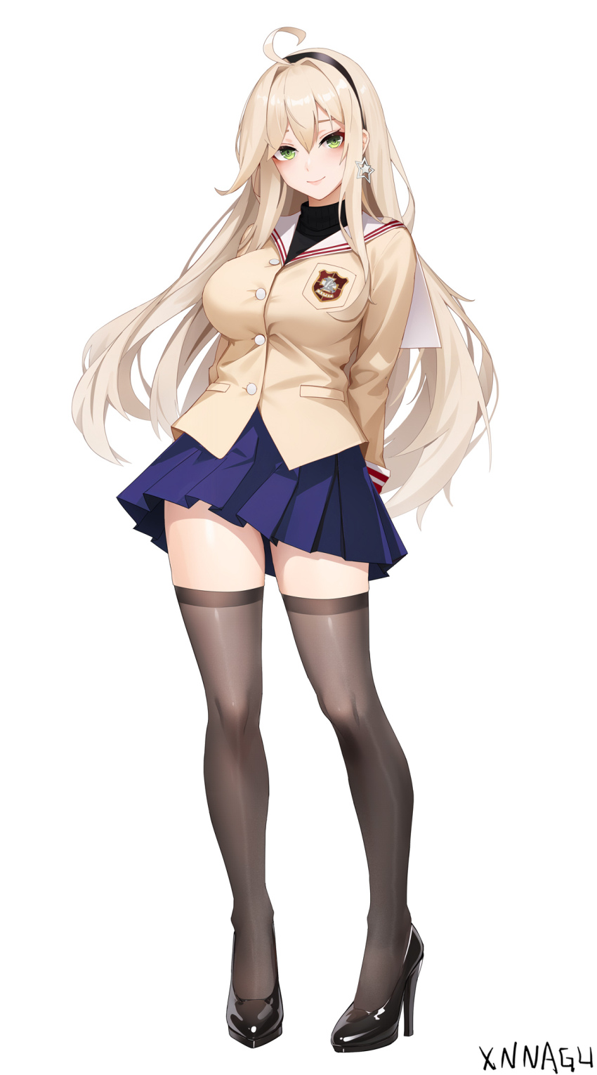 1girl arms_behind_back black_hairband black_shoes black_thighhighs blazer blonde_hair blue_skirt breasts chinese_commentary clannad commentary_request cosplay earrings emblem green_eyes hairband high_heels highres hikarizaka_private_high_school_uniform jacket jewelry large_breasts long_hair long_sleeves looking_at_viewer miniskirt missouri_(warship_girls_r) patent_heels pleated_skirt pumps sakagami_tomoyo sakagami_tomoyo_(cosplay) school_uniform shoes skirt smile solo star_(symbol) star_earrings thighhighs very_long_hair warship_girls_r xnnagu zettai_ryouiki