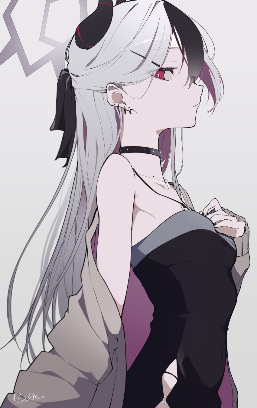 1girl absurdres black_hair black_nails black_ribbon blue_archive brown_jacket closed_mouth demon_girl demon_horns ear_piercing grey_hair hair_ribbon haku_(yanhaku) hand_on_own_chest highres horns jacket kayoko_(blue_archive) kayoko_(dress)_(blue_archive) looking_at_viewer multicolored_hair official_alternate_costume official_alternate_hairstyle piercing red_eyes ribbon solo teeth two-tone_hair