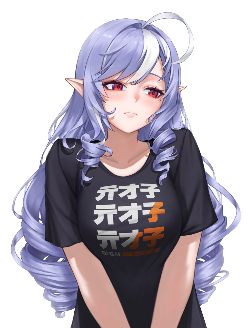 1girl ahoge black_shirt borrowed_clothes closed_mouth collarbone commentary_request drill_hair fanged_bangs frown hair_intakes highres long_hair looking_to_the_side mole mole_under_eye multicolored_hair pink_eyes pointy_ears print_shirt purple_hair shirt short_sleeves simple_background solo streaked_hair t-shirt two-tone_hair v_arms vivian_(zenless_zone_zero) wan2 white_background zenless_zone_zero