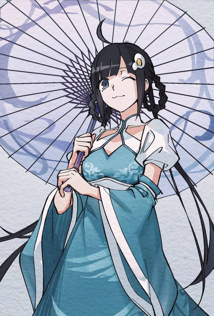 1girl ahoge araragi_tsukihi black_hair blue_eyes detached_sleeves highres holding holding_umbrella long_hair looking_at_viewer monogatari_(series) oil-paper_umbrella one_eye_closed sleeveless solo sonnambulo777 umbrella very_long_hair wide_sleeves wink