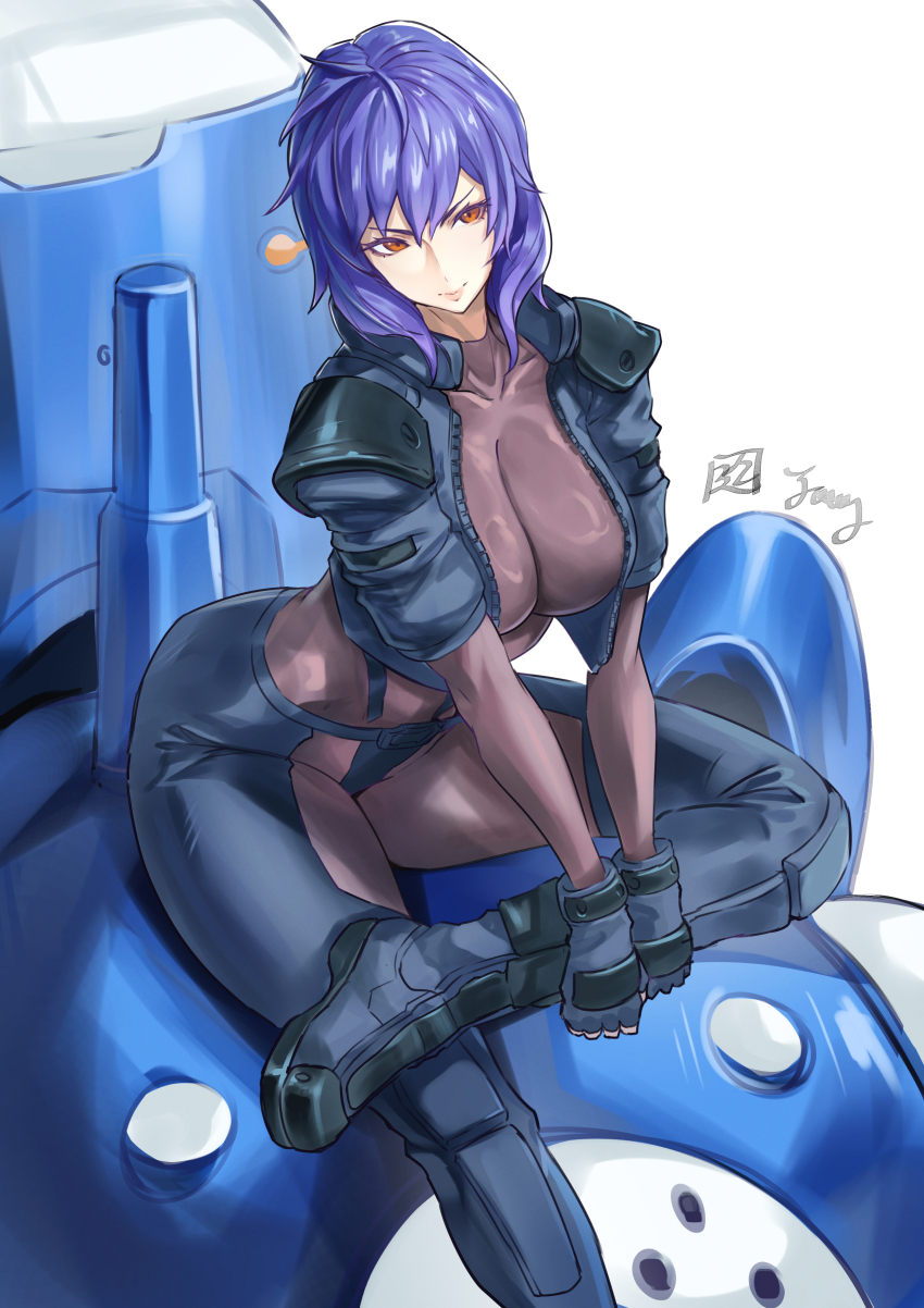 1girl absurdres blue_jacket blue_pants boots breasts chinese_commentary closed_mouth commentary commentary_request cropped_jacket fingerless_gloves from_above ghost_in_the_shell gloves highres holding_own_leg jacket juaag_acgy kusanagi_motoko large_breasts pants purple_hair red_eyes robot see-through_cleavage see-through_clothes shoulder_pads signature simple_background sitting solo white_background