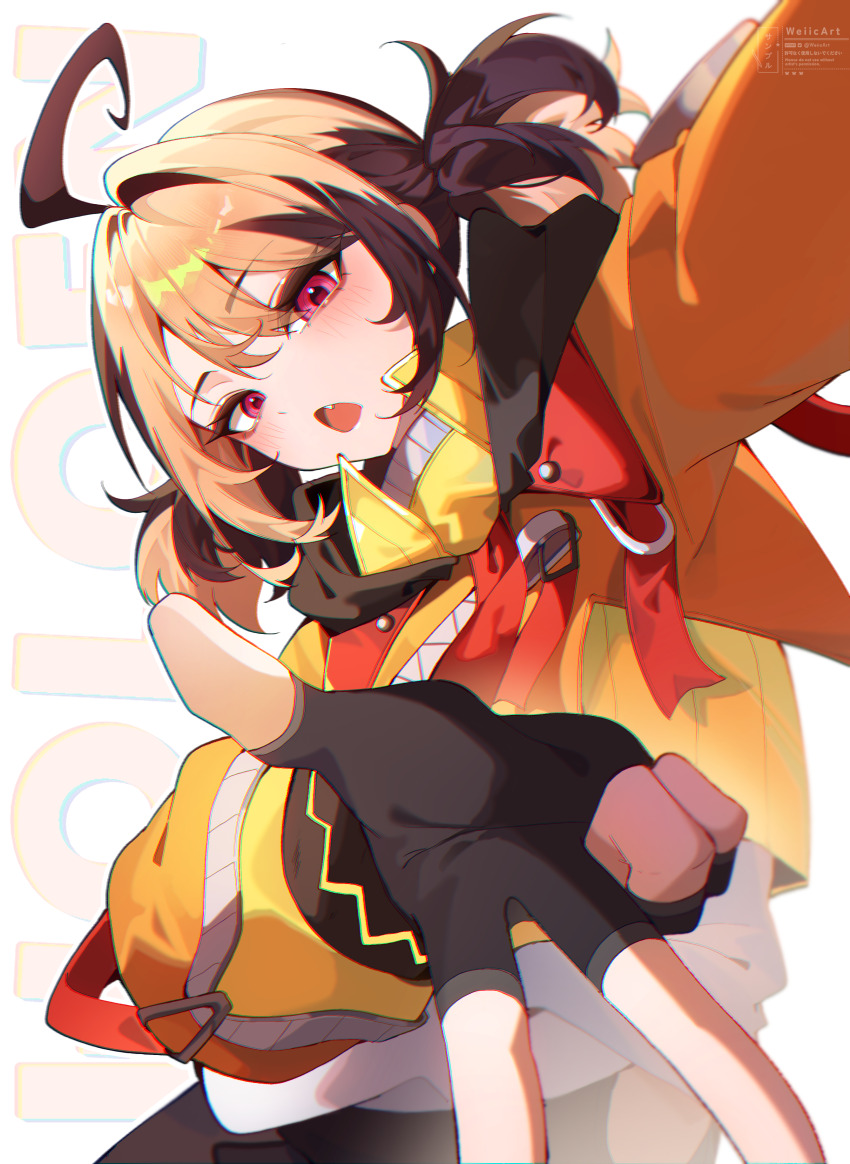 1girl absurdres ahoge black_gloves blonde_hair brown_hair fang fingerless_gloves gigi_murin gloves highres hololive hololive_english huge_ahoge looking_at_viewer multicolored_hair open_mouth pink_eyes short_twintails solo twintails two-tone_hair virtual_youtuber weiic
