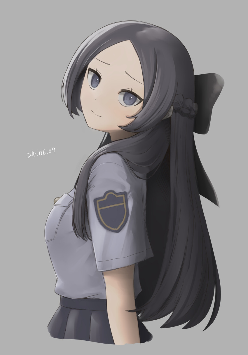 1girl absurdres bismuth_(paravene) black_bow black_hair black_skirt blush bow braid breasts closed_mouth dated from_side grey_background grey_eyes grey_shirt hair_bow head_tilt highres long_hair looking_at_viewer looking_to_the_side medium_breasts original pleated_skirt shirt short_sleeves simple_background skirt smile solo very_long_hair white_background