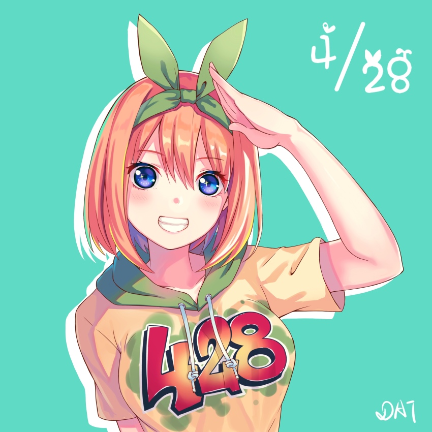 1girl absurdres aqua_background artist_name blue_eyes blush bow_hairband breasts commentary_request da-cart drop_shadow four-leaf_clover_day go-toubun_no_hanayome green_hairband grin hair_between_eyes hairband highres large_breasts looking_at_viewer nakano_yotsuba print_shirt salute shirt short_hair short_sleeves smile solo upper_body yellow_shirt