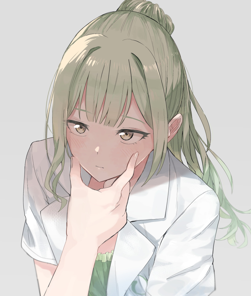 2girls absurdres bang_dream! bang_dream!_it&#039;s_mygo!!!!! blush brown_eyes cheek_squash closed_mouth commentary green_hair grey_background hanetsuka highres jacket long_hair multiple_girls open_clothes open_jacket ponytail short_sleeves simple_background wakaba_mutsumi white_jacket