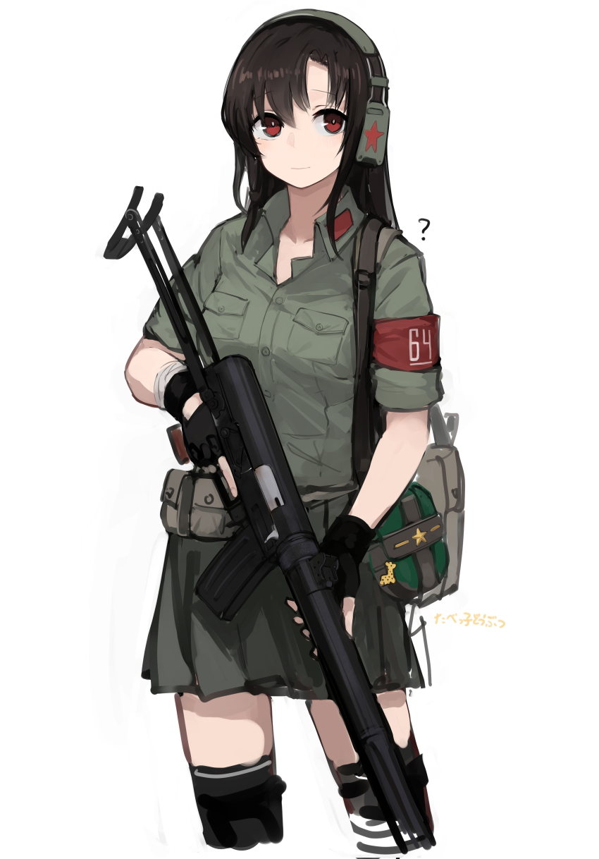 1girl ? absurdres ammunition ammunition_pouch armband asymmetrical_bangs bag black_gloves black_hair breast_pocket camouflage camouflage_shirt camouflage_skirt canteen closed_mouth cowboy_shot cropped_legs fingerless_gloves giraffe girls&#039;_frontline gloves green_shirt gun headphones headset highres holding holding_gun holding_weapon integral_suppressor integrally-suppressed_firearm long_hair magazine_(weapon) military military_uniform pocket pouch rampart1028 red_eyes red_star shirt short_sleeves simple_background skirt solo star_(symbol) submachine_gun suppressor thighhighs translation_request trigger_discipline type_64_(girls&#039;_frontline) type_64_smg weapon white_background zettai_ryouiki
