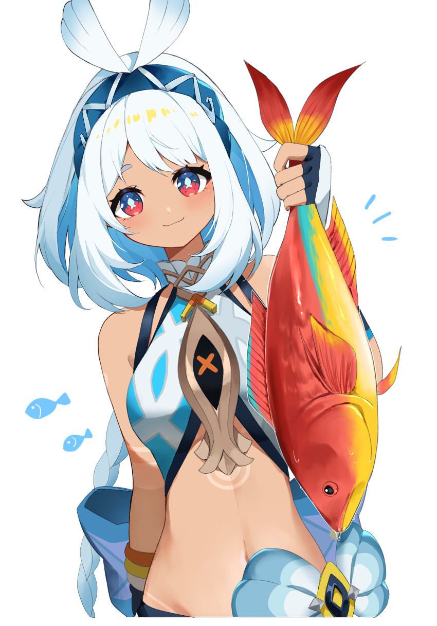 1girl absurdres animal bare_shoulders blue_hairband dark_skin fish genshin_impact hairband highres holding holding_animal holding_fish looking_at_viewer midriff mualani_(genshin_impact) navel nirako_mona red_eyes short_hair simple_background smile solo stomach upper_body white_background white_hair