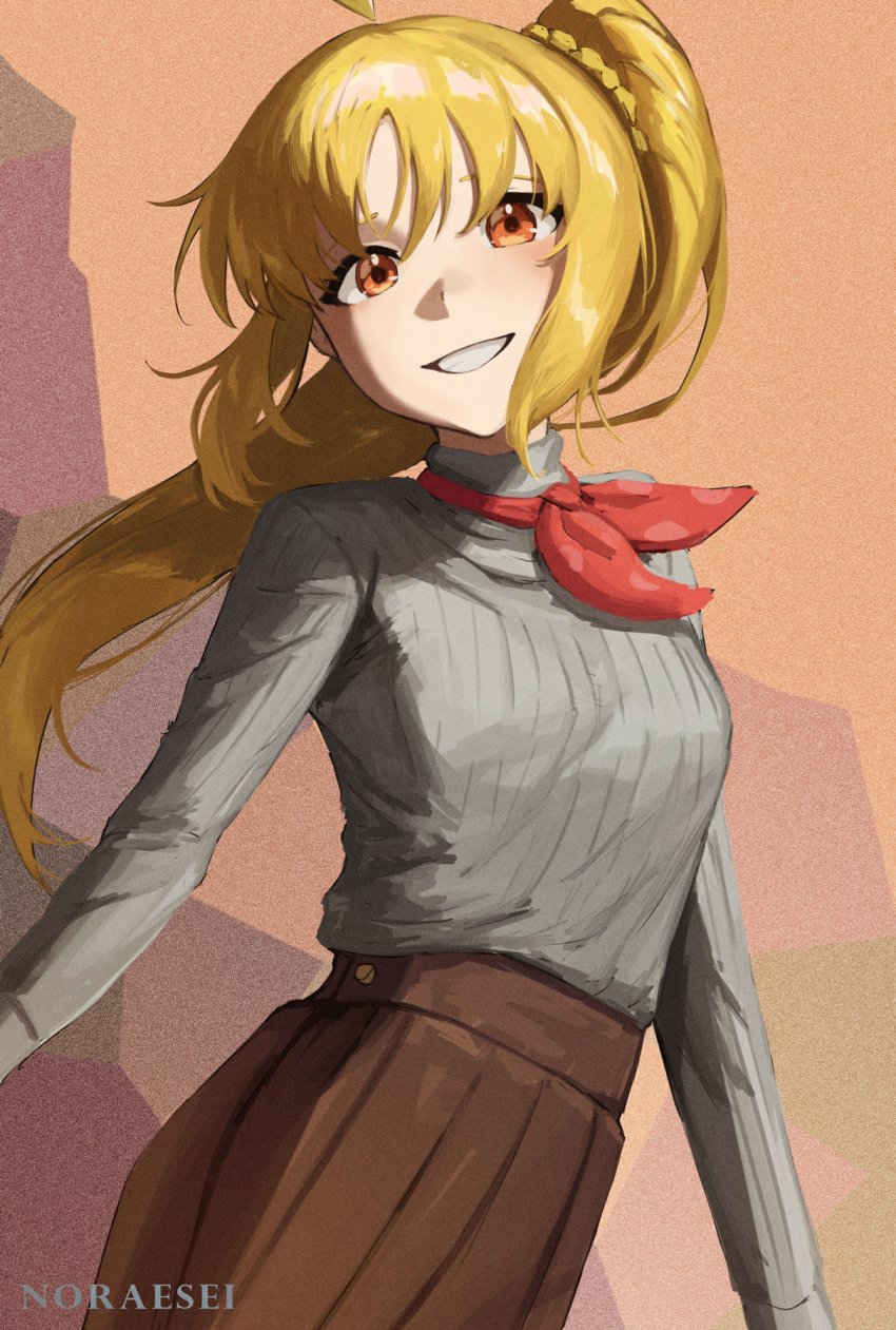 1girl ahoge alternate_costume artist_name blonde_hair blush bocchi_the_rock! bow bowtie breasts brown_skirt commentary cowboy_shot film_grain grey_sweater grin hands_out_of_frame highres ijichi_nijika long_hair long_sleeves looking_at_viewer noraesei orange_eyes pleated_skirt polka_dot_bowtie ponytail_with_braided_base red_bow red_bowtie ribbed_sweater side_ponytail sidelocks skirt small_breasts smile solo sweater sweater_tucked_in turtleneck turtleneck_sweater wispy_bangs
