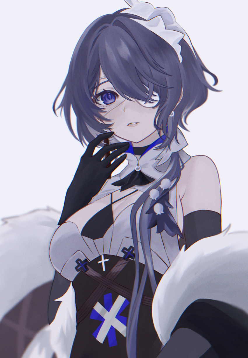 1girl absurdres arknights bare_shoulders black_gloves breasts commentary_request feather_boa gloves grey_background highres large_breasts long_hair looking_at_viewer naruse_azusa parted_lips purple_eyes purple_hair simple_background solo upper_body very_long_hair whisperain_(arknights) whisperain_(tremble_cold)_(arknights)