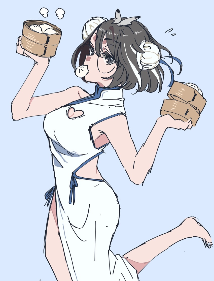 1girl alternate_costume bamboo_steamer steamed_bun barefoot black-framed_eyewear black_hair blue_background breasts cleavage cleavage_cutout clothing_cutout commentary_request dress expressionless food food_in_mouth foot_out_of_frame glasses grey_wings hair_between_eyes head_wings heart_cutout highres hip_vent holding_bamboo_steamer looking_at_viewer medium_breasts mouth_hold multicolored_hair nanashi_inc. open_mouth oura_rukako panyatteria round_eyewear running short_hair simple_background sleeveless sleeveless_dress solo streaked_hair virtual_youtuber white_dress white_hair wings