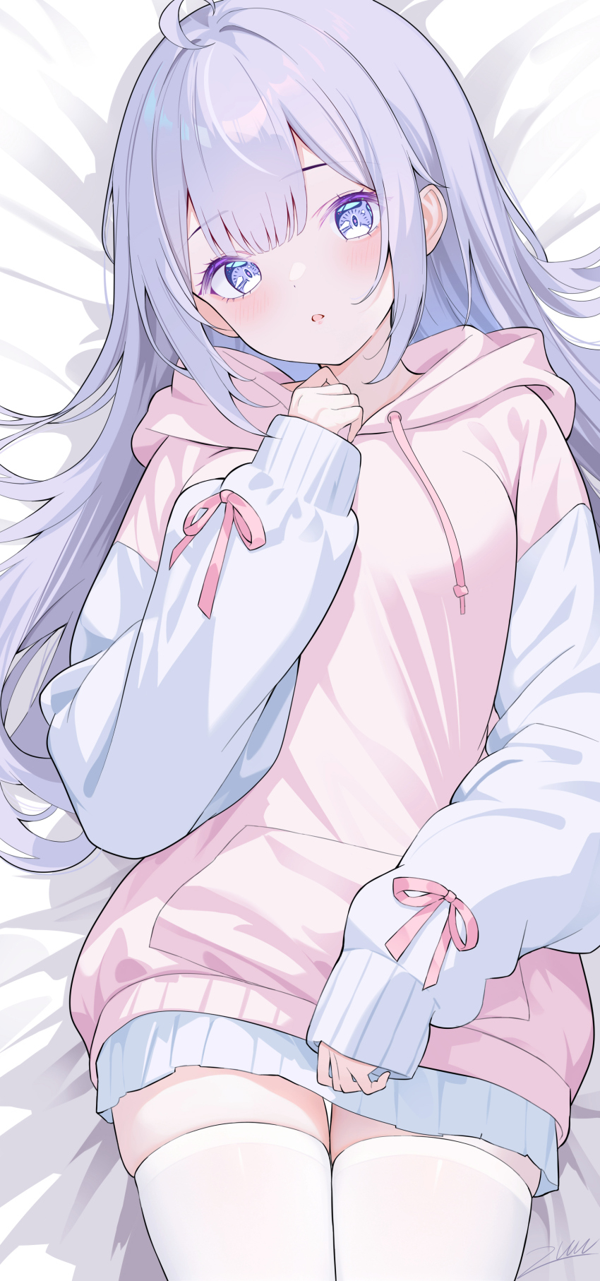 1girl absurdres ahoge azur_lane highres hood hoodie long_hair long_sleeves looking_at_viewer pink_hoodie simple_background skirt thighhighs unicorn_(azur_lane) white_thighhighs zuu_(qq770463651)