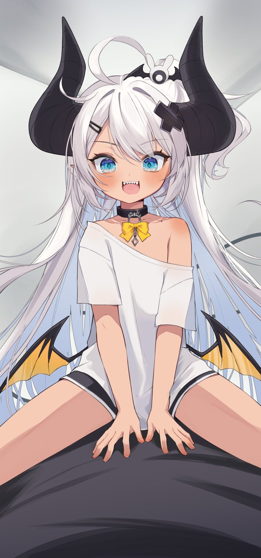 1girl absurdres ahoge asagawa_mikan asagawa_mikan_(peachy_michi) bat_wings blue_eyes blush crossed_legs demon_girl demon_horns dolphin_shorts fang hair_ornament highres horns long_hair looking_at_viewer mole mole_on_shoulder open_mouth original oversized_clothes oversized_shirt pointy_ears shirt short_hair shorts simple_background sitting skin_fang smile solo virtual_youtuber white_background white_hair wings