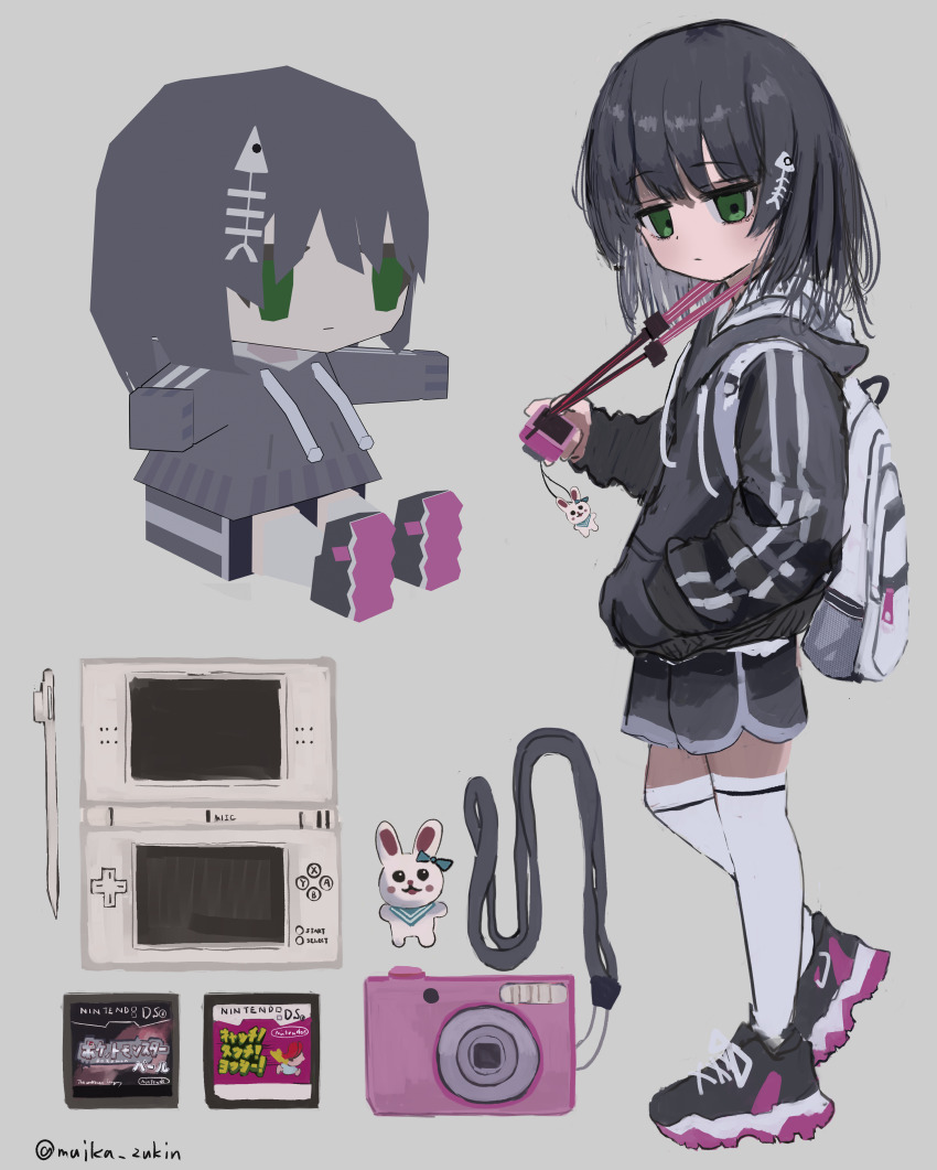 1girl 3d absurdres baby_mario backpack bag black_hair black_hoodie black_shoes black_shorts bone_hair_ornament camera chibi child digital_camera fish_skeleton full_body green_eyes grey_background hair_ornament hand_in_pocket handheld_game_console highres hood hoodie jitome low_poly mario medium_hair nintendo nintendo_ds original pokemon pokemon_dppt shoes shorts simple_background sneakers solo standing stylus thighhighs wanigumo