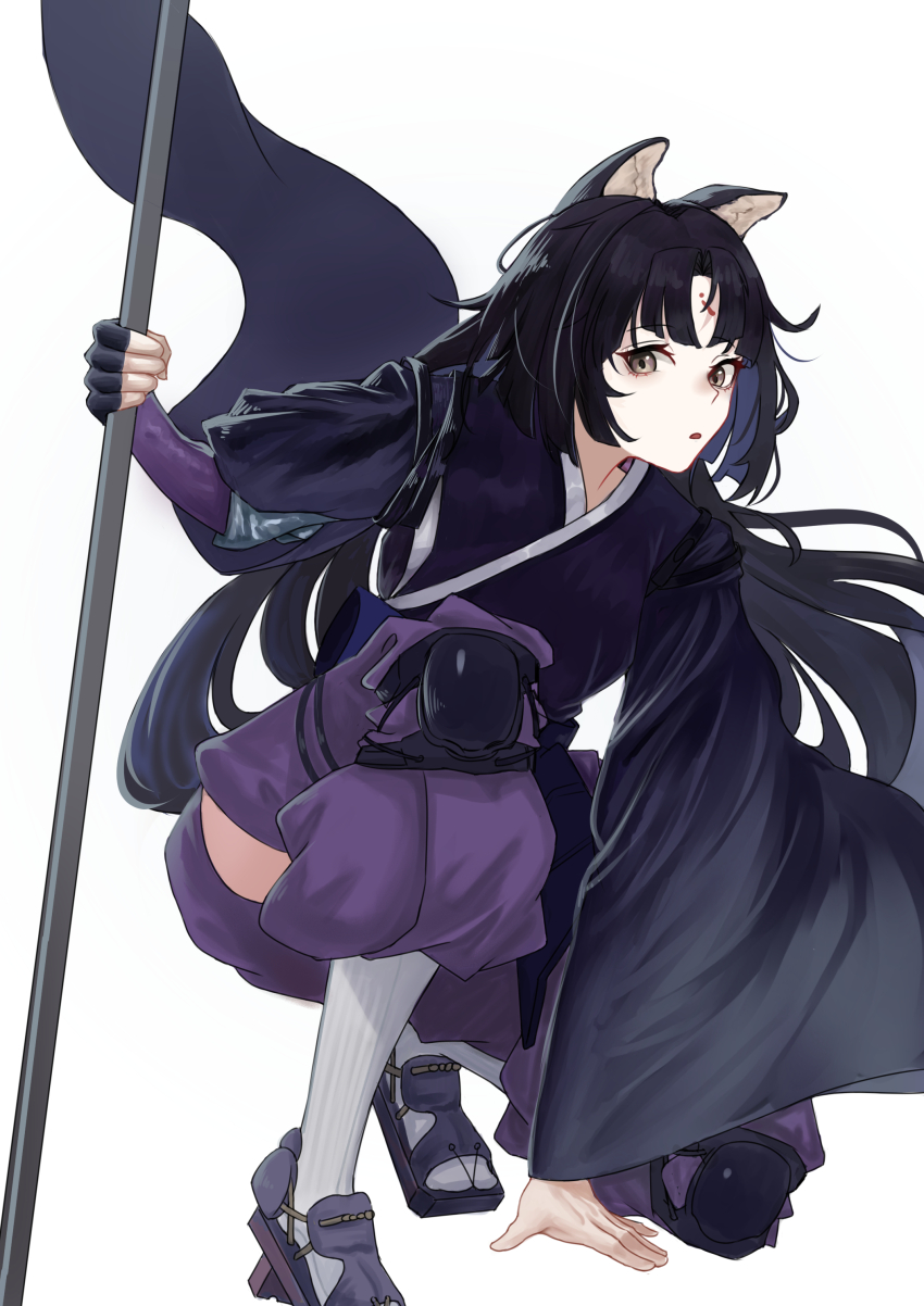 1girl absurdres animal_ears arknights armor black_gloves black_hair black_kimono facial_mark fingerless_gloves forehead_mark full_body gloves grey_eyes hair_intakes hakama highres holding japanese_clothes kimono knee_pads kneehighs long_hair looking_at_viewer mutianliaonaicha on_one_knee parted_bangs parted_lips purple_hakama saga_(arknights) sandals simple_background single_fingerless_glove single_knee_pad socks solo white_background white_socks