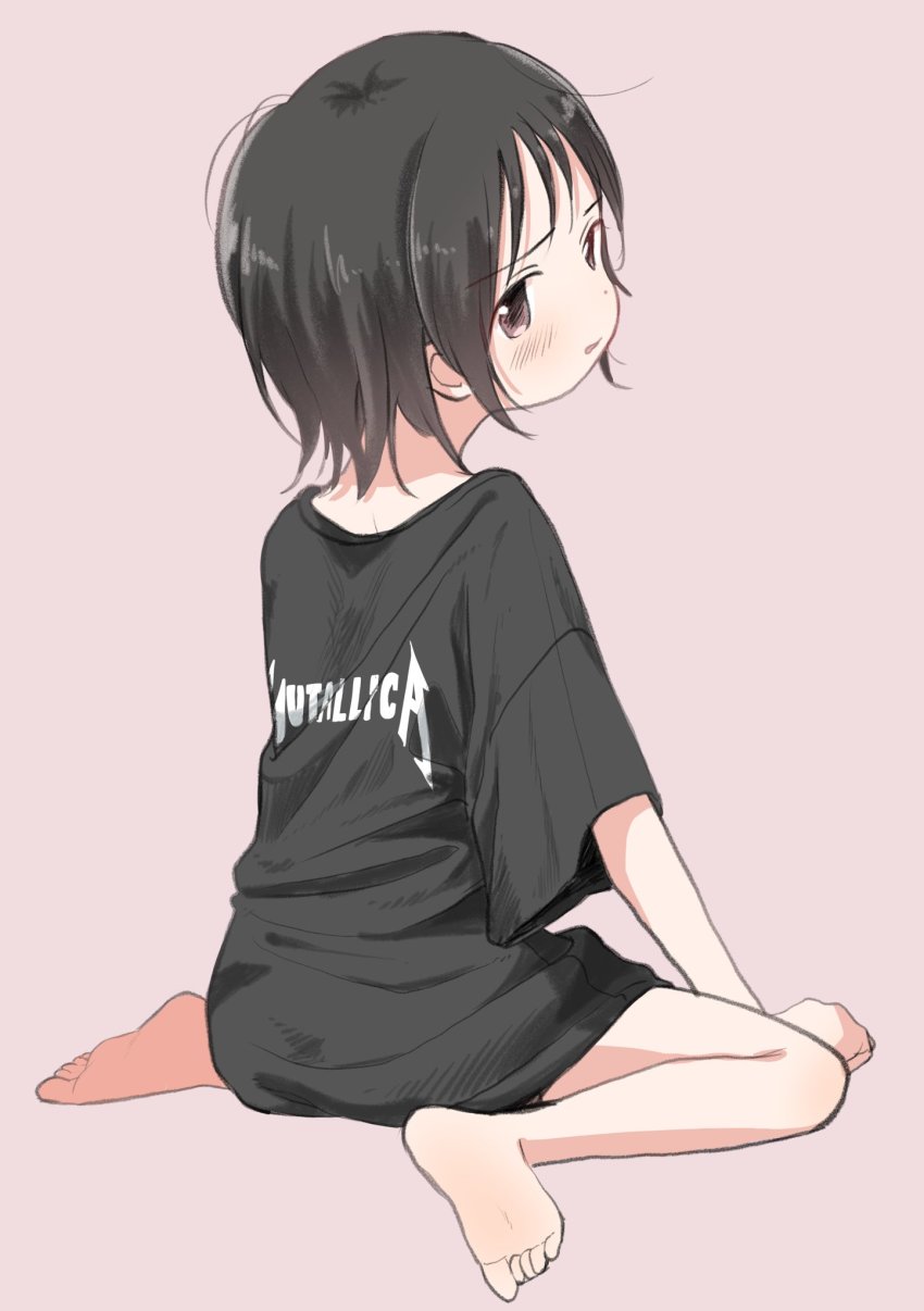 1girl barefoot black_hair black_shirt blush child feet female_focus from_behind full_body highres looking_back metallica original oversized_clothes oversized_shirt parted_lips piko_(pixiv) print_shirt purple_background purple_eyes shirt short_hair simple_background sitting soles solo t-shirt toes wariza