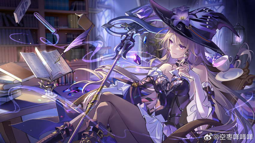 1girl black_boots black_dress black_pantyhose book bookshelf boots brown_hair closed_mouth crossed_legs cup detached_sleeves dress hat herta_(honkai:_star_rail) highres honkai:_star_rail honkai_(series) indoors knee_boots kongzao long_hair long_sleeves pantyhose purple_eyes sitting smile solo teacup teapot the_herta_(honkai:_star_rail) very_long_hair watermark weibo_watermark witch_hat