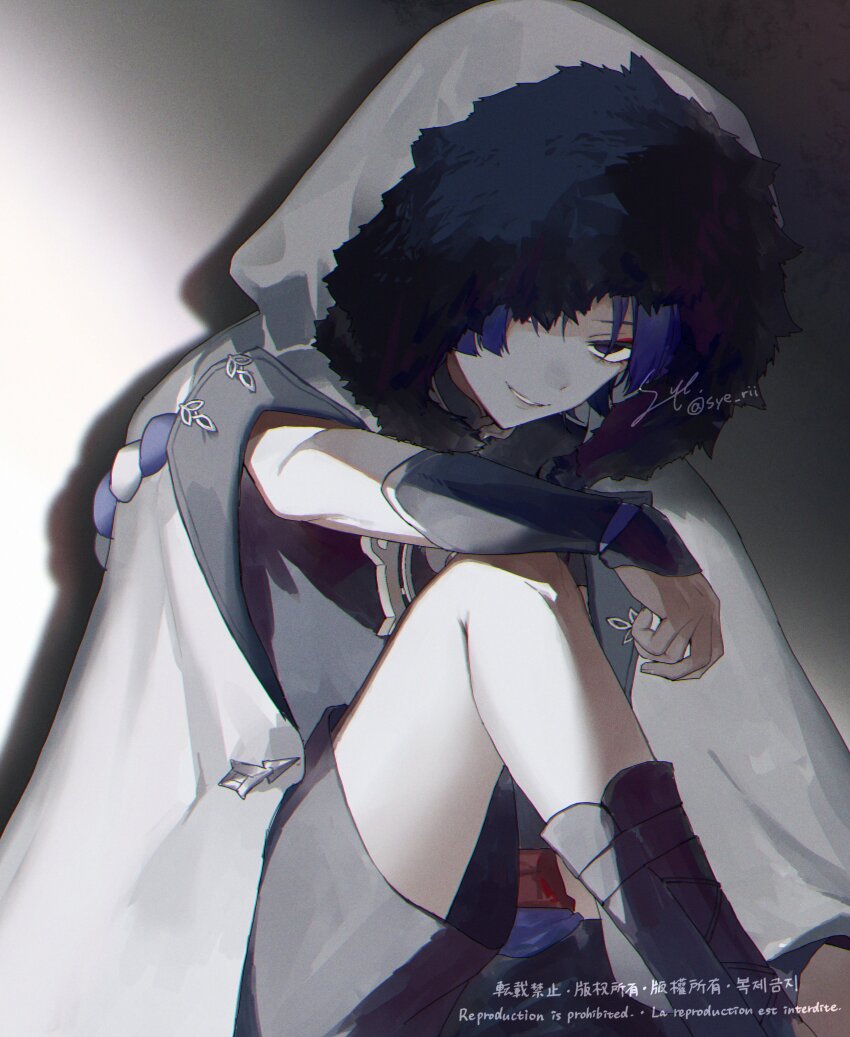 1boy absurdres arm_on_knee armor belt black_bodysuit black_boots black_eyes black_shorts blunt_ends bodysuit boots coat curled_fingers evil_eyes evil_smile eyeliner eyeshadow fur-trimmed_hood fur_trim genshin_impact gold gradient_background highres hood hood_up japanese_armor knee_up kote kurokote lace-up_boots lapels makeup male_focus open_clothes open_coat parted_lips purple_hair purple_rope red_belt red_eyeliner red_eyeshadow rope scaramouche_(genshin_impact) shimenawa shorts signature sitting smile solo syerii twitter_username watermark white_coat white_rope winter_clothes winter_coat