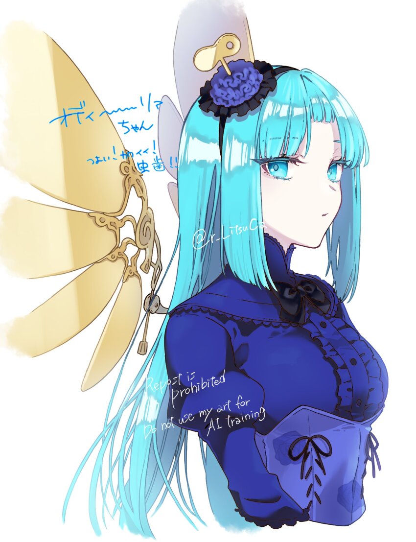 1girl aqua_eyes aqua_hair atelier_(series) atelier_ayesha blue_dress dress expressionless hairband hat highres long_hair long_sleeves looking_at_viewer odelia_(atelier) puffy_sleeves ritsu_(r_litsuca) solo tilted_headwear translation_request upper_body white_background winding_key wings