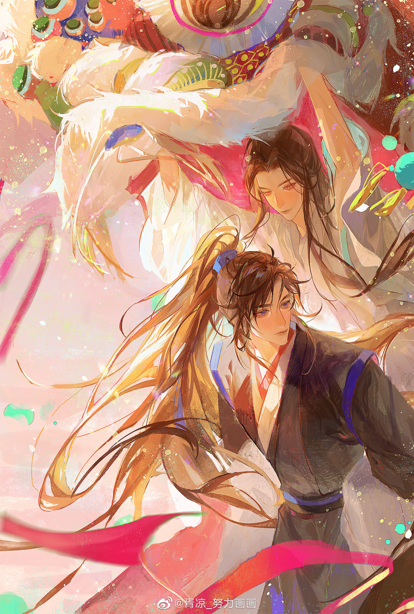 2boys black_hair black_sash blue_ribbon carrying chinese_clothes chu_wanning closed_mouth erha_he_tadebai_mao_shizun hair_ribbon hanfu high_ponytail highres lion_dance long_hair long_sleeves looking_ahead looking_at_another looking_down male_focus mo_ran multiple_boys piggyback ponytail purple_eyes red_ribbon ribbon sash third-party_source watermark weibo_watermark white_hanfu wide_sleeves xu_liang yellow_eyes
