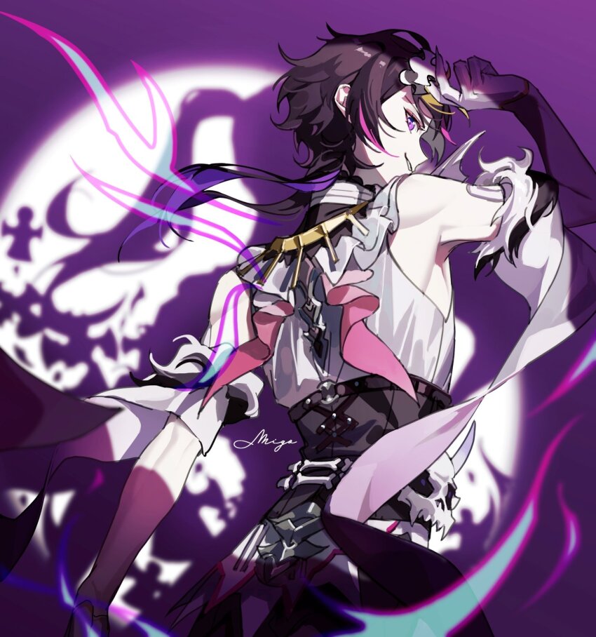 1boy black_hair different_shadow from_side grin hand_up highres long_hair looking_at_viewer male_focus mask migo45 multicolored_hair nijisanji nijisanji_en purple_eyes purple_hair purple_theme shu_yamino shu_yamino_(1st_costume) sideways_glance smile solo standing two-tone_hair virtual_youtuber