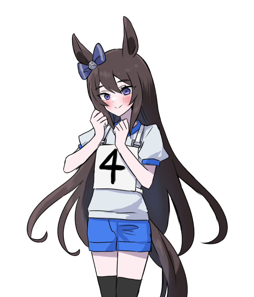 1girl :&gt; absurdres animal_ears black_thighhighs blue_bow blue_shorts blush bow brown_hair clenched_hands cowboy_shot deep_impact_(umamusume) ear_bow gym_shirt gym_shorts gym_uniform highres horse_ears horse_girl horse_tail long_hair original_race_uniform_(umamusume) race_bib shirt shorts simple_background solo tail thighhighs umamusume white_background yumayuma_(yumayumaaaan)