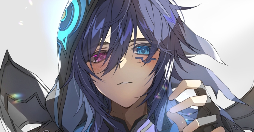 1boy absurdres bat_wings black_gloves black_hood blue_hair blue_scarf blush close-up commentary_request facial_tattoo fingerless_gloves genshin_impact gloves glowing glowing_clothes grey_background hair_between_eyes hand_up head_tilt headscarf heterochromia highres hood hood_up looking_at_viewer male_focus messy_hair moderate_gold multicolored_hair ororon_(genshin_impact) parted_lips scarf shade short_hair simple_background solo streaked_hair tattoo torn_clothes torn_hood torn_scarf wings