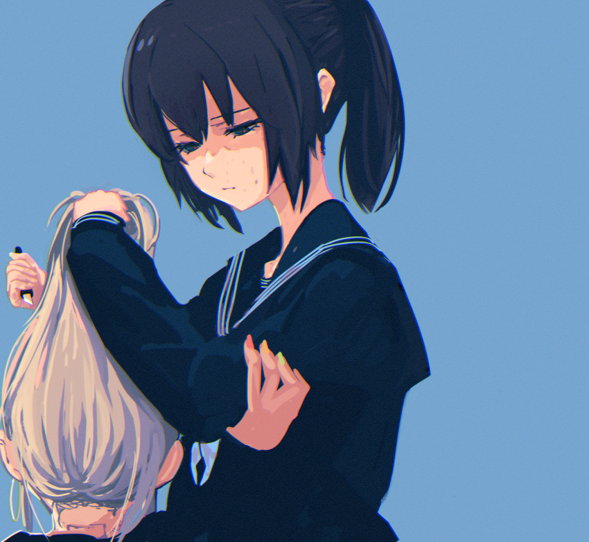 2girls arm_grab black_eyes black_hair black_sailor_collar black_serafuku black_shirt blue_background boxcutter closed_mouth commentary from_side grabbing_another&#039;s_hair gradient_hair green_nails grey_hair hair_between_eyes hair_intakes half-closed_eyes higemu highres holding holding_another&#039;s_arm holding_boxcutter holding_own_hair holding_weapon imminent_injury long_hair looking_at_another multicolored_hair multicolored_nails multiple_girls nail_polish orange_nails original ponytail red_nails red_pupils sailor_collar school school_uniform serafuku shirt sidelocks simple_background weapon white_hair