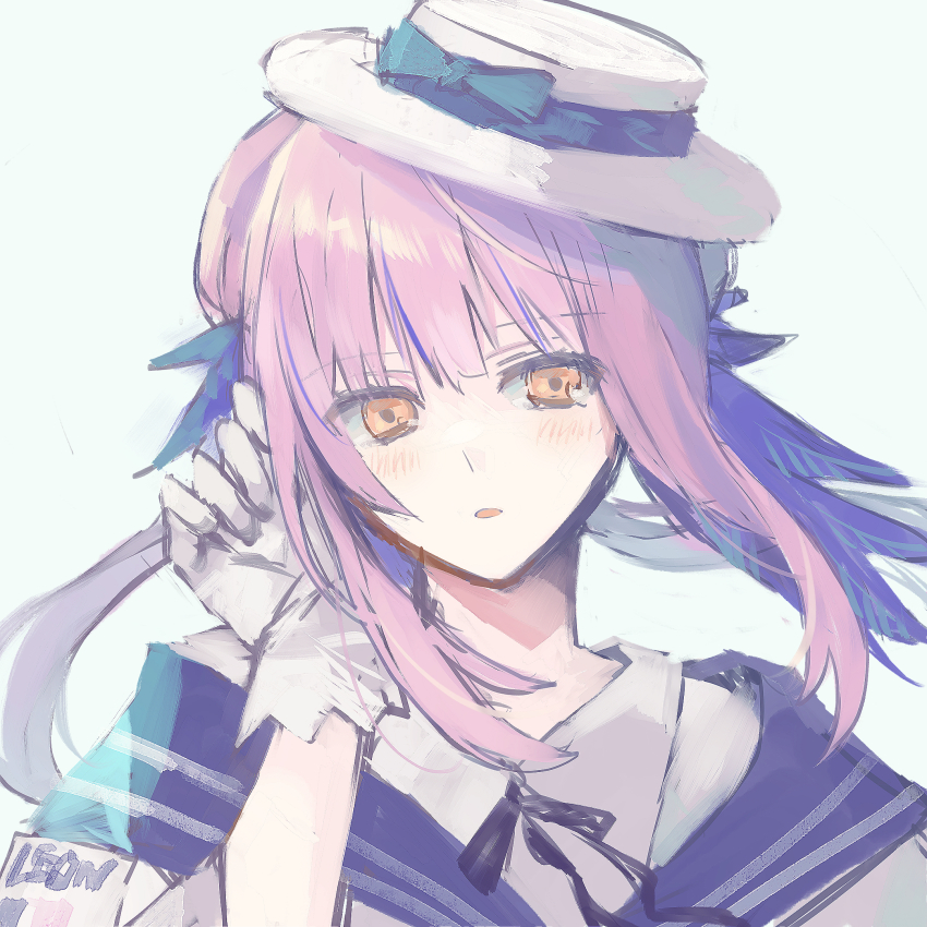 1girl arknights bad_id bad_pixiv_id black_ribbon blue_background blue_bow blue_feathers bow ceylon_(arknights) commentary feather_hair feathers gloves hand_up hat hat_bow highres looking_at_viewer matsuzaka_(matsuzakagyu_29) neck_ribbon orange_eyes parted_lips pink_hair ribbon simple_background solo upper_body white_gloves white_hat
