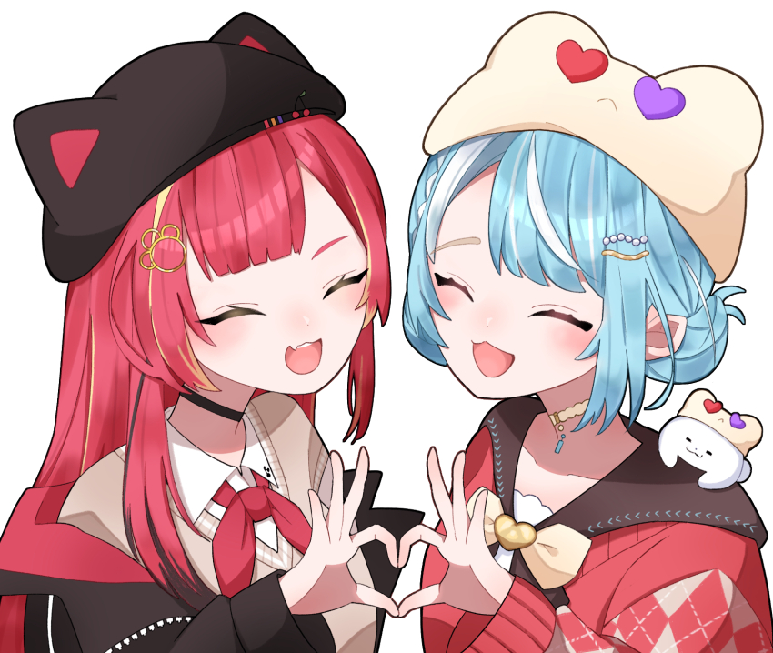 2girls animal_hat black_choker black_hair black_hat blonde_hair blue_hair blush bow bowtie cat_hat choker closed_eyes collared_shirt fang hair_ornament hanase hat heart heart_hands heart_hands_duo highres long_hair looking_at_viewer multicolored_hair multiple_girls nekota_tsuna open_mouth red_bow red_bowtie red_hair shiranami_ramune shiranami_ramune_(2nd_costume) shirt skin_fang streaked_hair sweater_vest teeth two-tone_hair upper_teeth_only virtual_youtuber vspo! white_background white_choker white_hair white_hat white_shirt