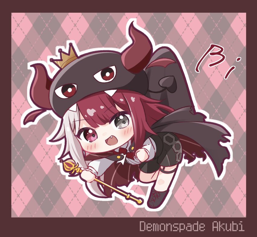 1girl :d akubi_demonspade argyle_background black_cape black_hat black_shoes black_shorts blush border brooch brown_border cape character_name chibi collared_shirt commentary_request crown dress_shirt fang grey_hair hat highres holding holding_staff horned_hat jewelry kiryu_(sora_no_iroto) long_hair long_sleeves looking_at_viewer million_production multicolored_hair open_mouth pixel_text red_background red_hair shirt shoes shorts smile sneakers solo spade_brooch split-color_hair staff virtual_youtuber white_shirt